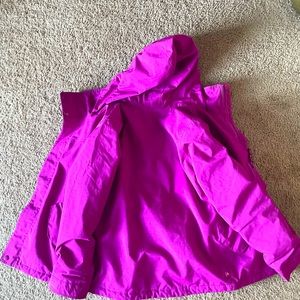 Like new, only worn once, snowboard jacket. Girls size 10/12. Dry ride style.